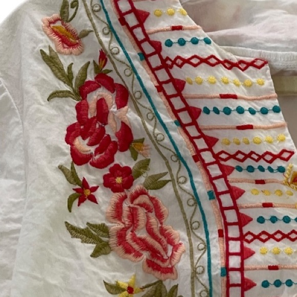 BeachLunchLounge White V-Neck Boho‎ Embroidered Popover Top - Picture 3 of 7